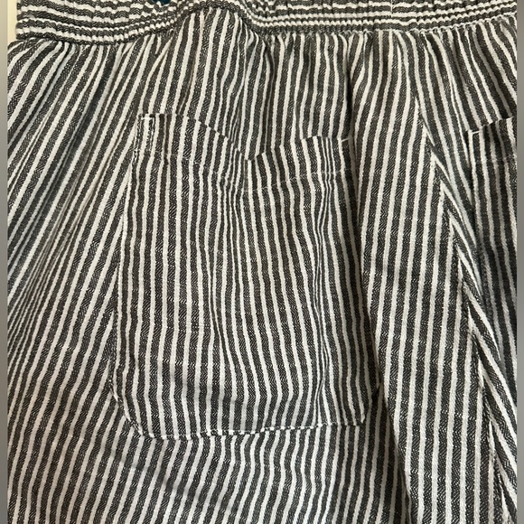Old Navy wide leg railroad striped pants w/drawstring. 2X - Picture 4 of 7